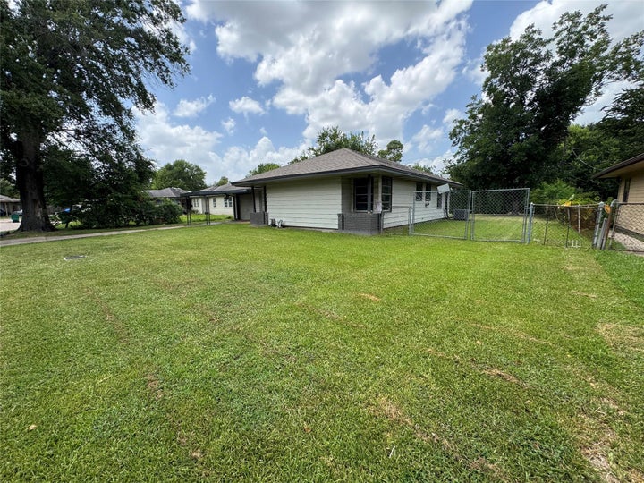 Photo 1 of 25 — 311 Alta Vista Drive, Pasadena, TX 77502