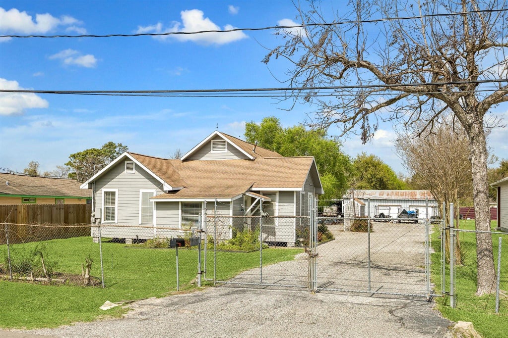 Photo of 1833 Tidwell Lane LN, Houston, TX 77093 (MLS # 31634949)