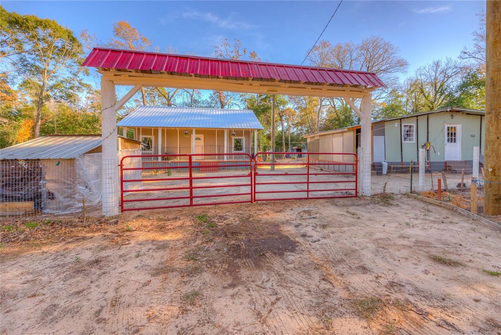 Photo of 186 Baletka Boulevard, Livingston, TX 77351 (MLS # 24575045)