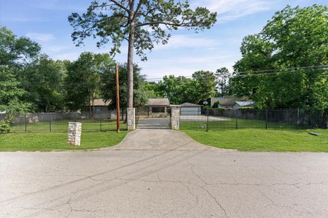 Photo of 1505 Gladiola Avenue, Conroe, TX 77301 (MLS # 98092666)