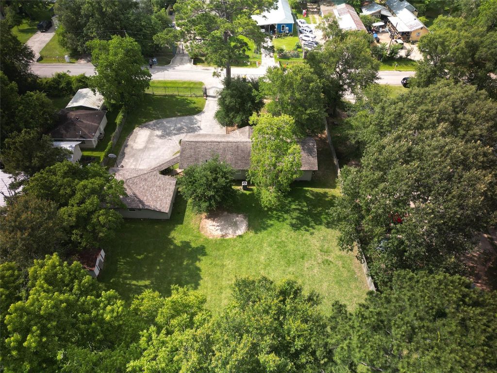 Photo of 1505 Gladiola Avenue, Conroe, TX 77301 (MLS # 98092666)