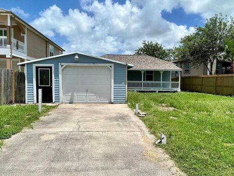 Photo of 1133 9th Street, Dickinson, TX 77539 (MLS # 18614525)