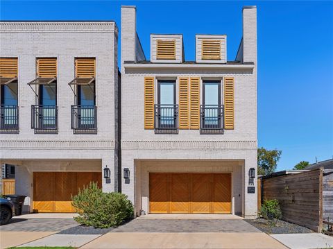 Photo of 531 W 27th Street, Houston, TX 77008 (MLS # 52836249)