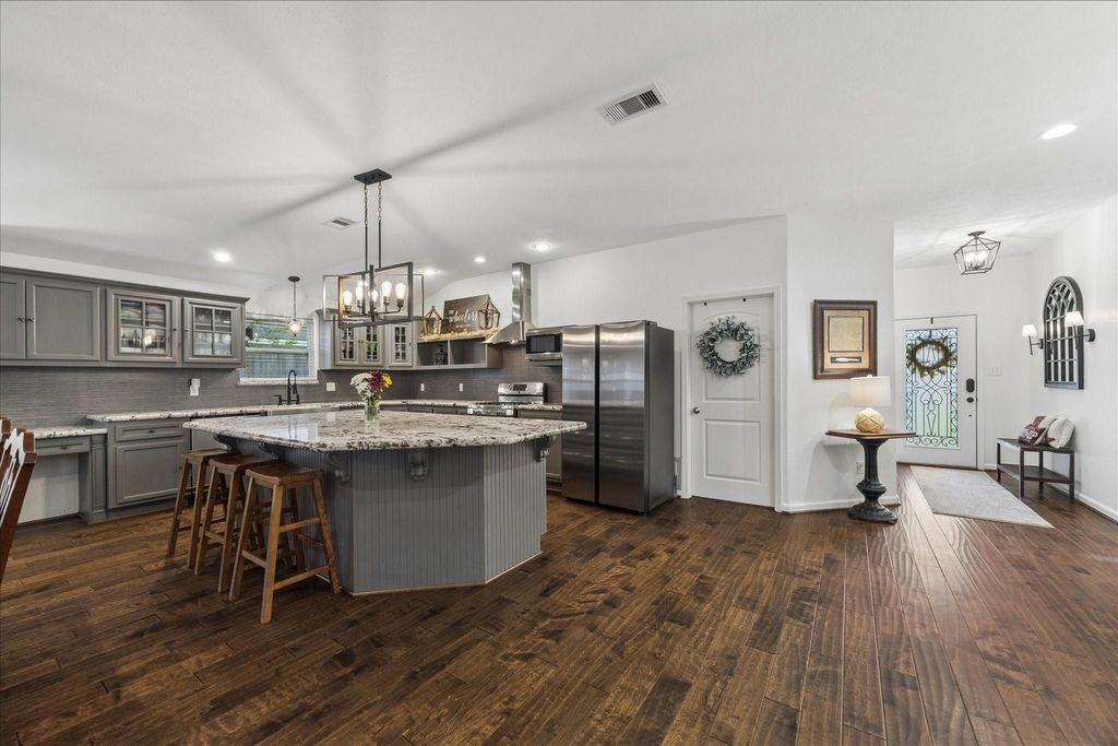 Photo of 606 Kyle Street, Sugar Land, TX 77478 (MLS # 6865210)
