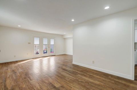 Photo of 478 N Post Oak Lane, Houston, TX 77024 (MLS # 72879360)