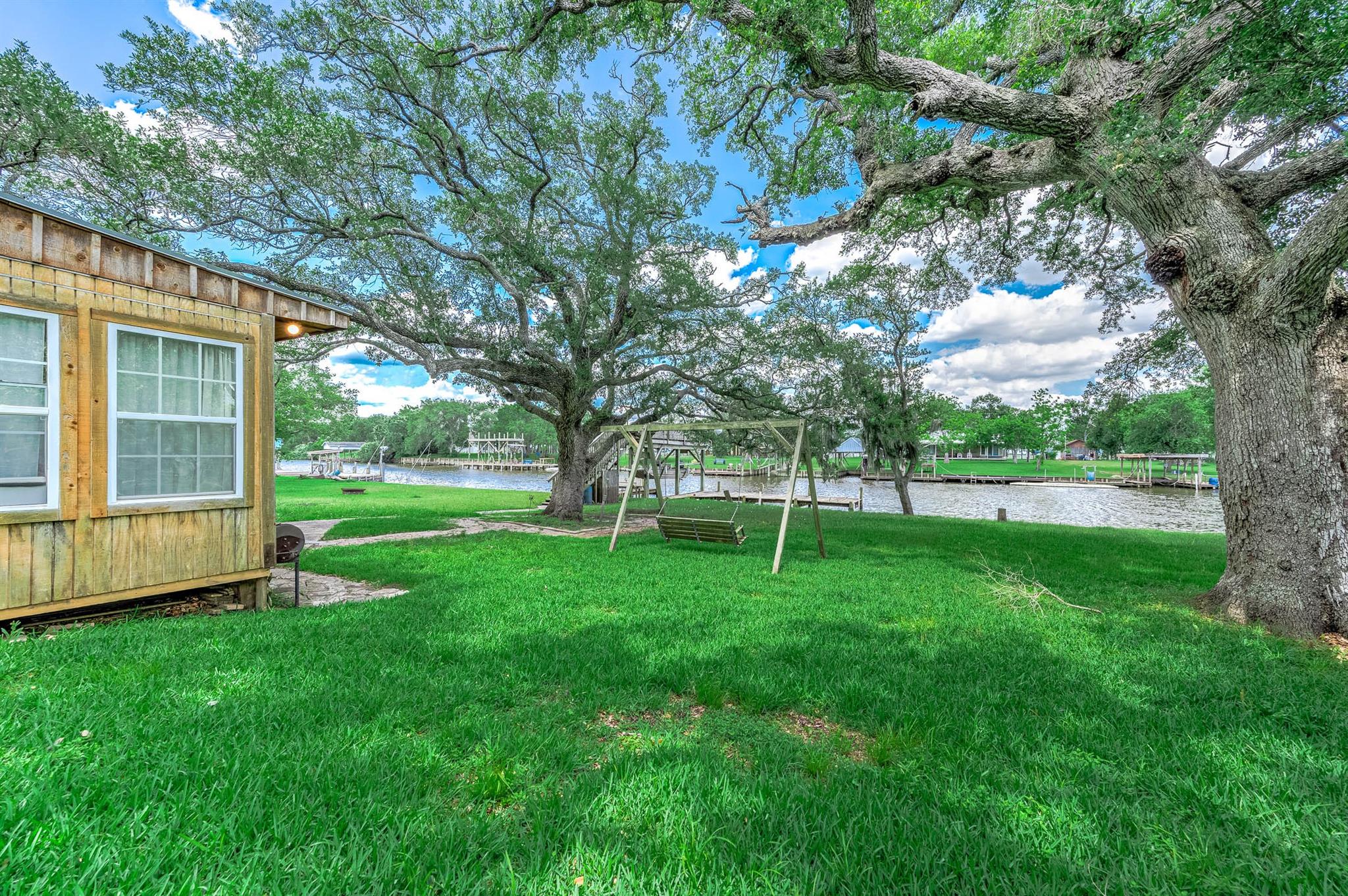 875 Private Road 652