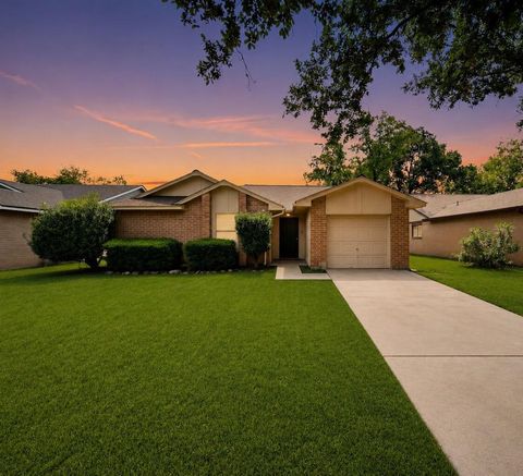 Photo of 12642 Autumn Mill Drive, Houston, TX 77070 (MLS # 30373870)
