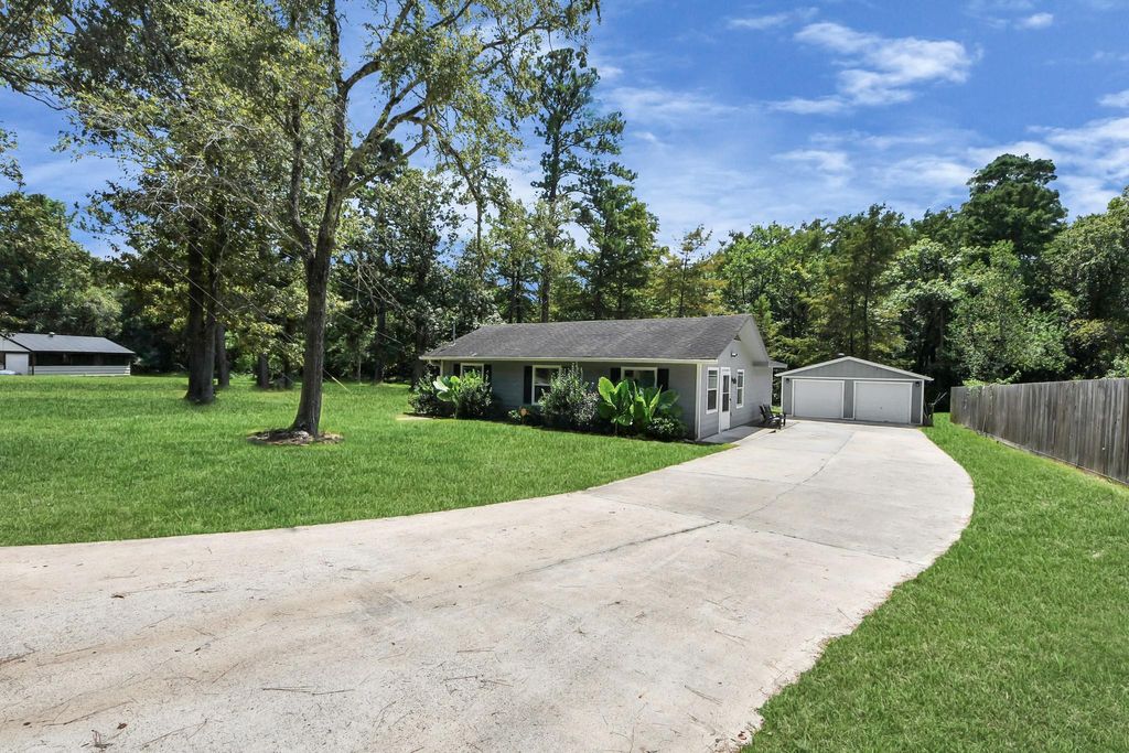 Photo of 238 Waterfall Drive, Huffman, TX 77336 (MLS # 60909063)