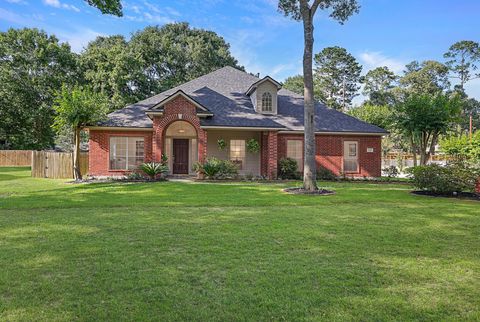 Homes For Sale - 2327 Carriage Run<br/> Conroe, TX 77384