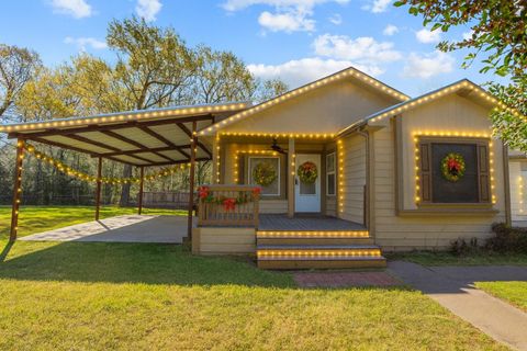 Photo of 461 Bluebonnet, Livingston, TX 77351 (MLS # 8850786)