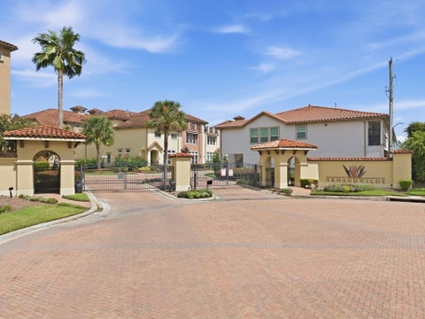 Photo of 15 Laurelwood Drive, Houston, TX 77058 (MLS # 54745044)