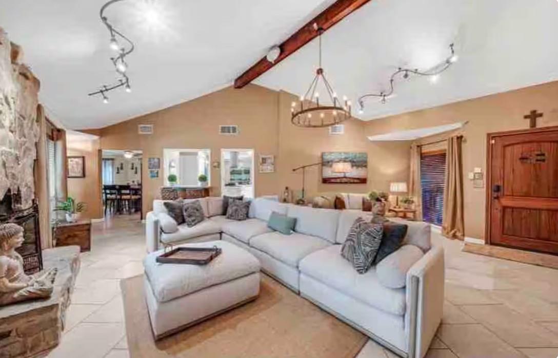 2526 Creekway Circle