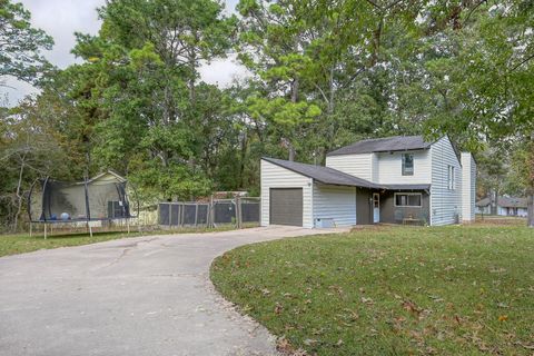 Photo of 141 N Pine Harbour Drive, Coldspring, TX 77331 (MLS # 15404214)