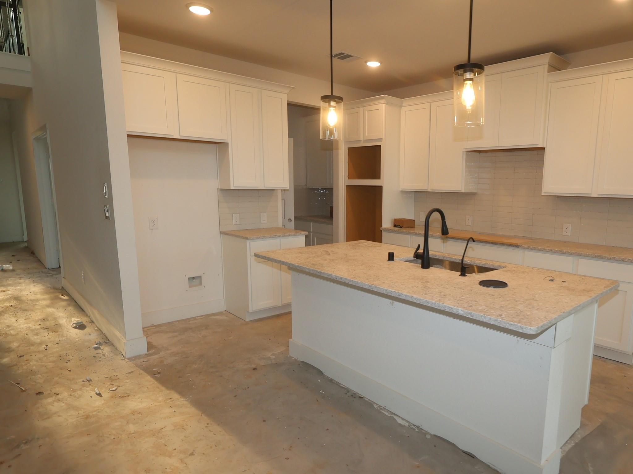 5719 Sunland Trail