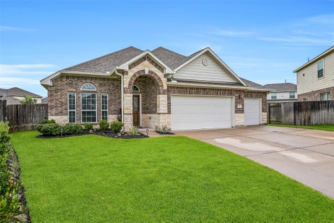 Photo of 305 Bordeaux Court, Alvin, TX 77511 (MLS # 6797060)