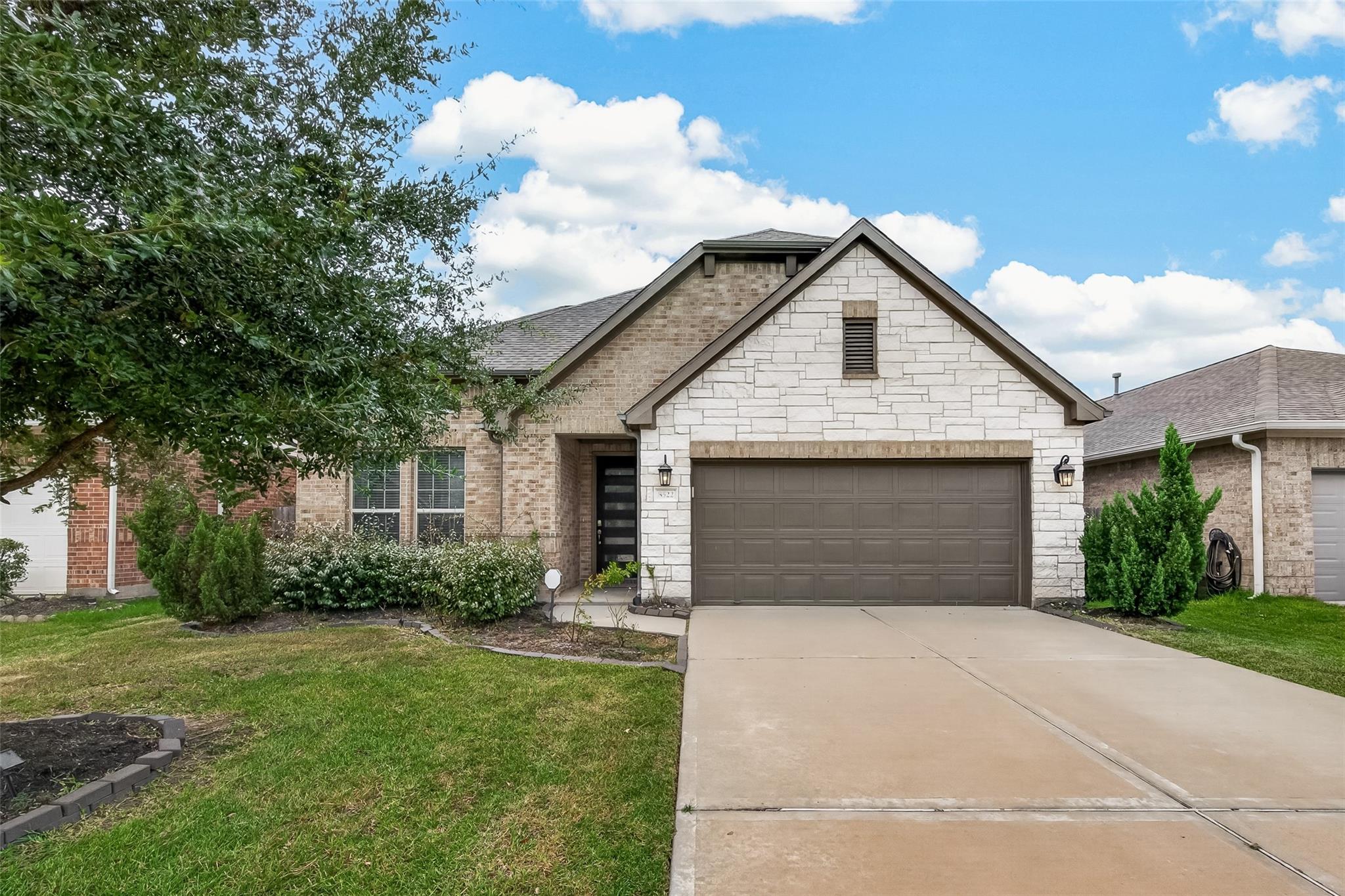 8522 Belfast Manor Ln