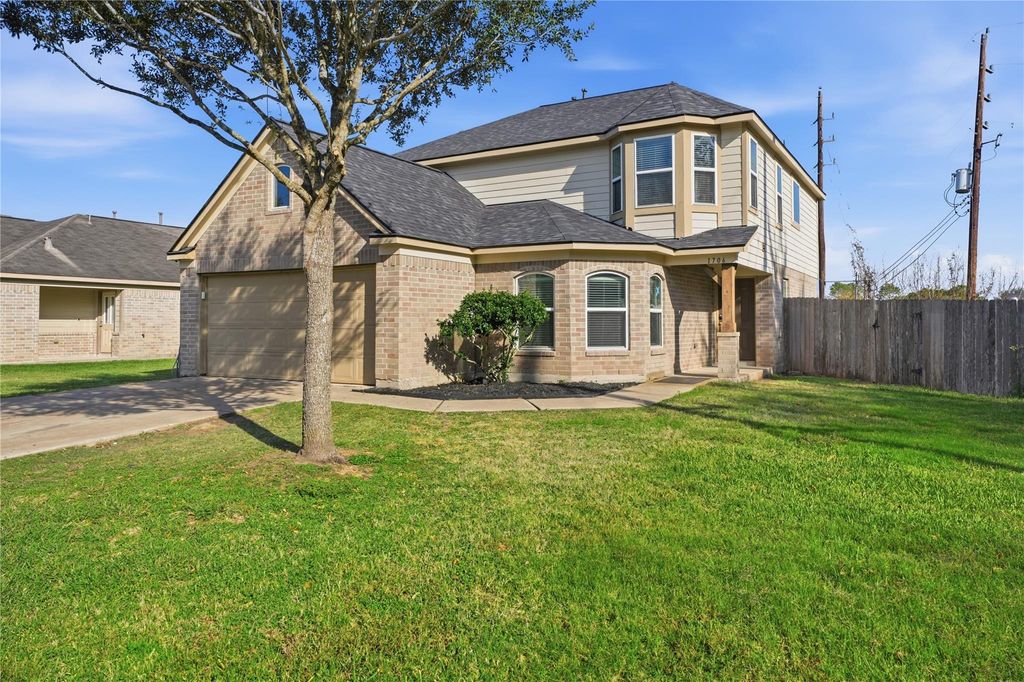 Photo of 1706 Teal Bend Court, Fresno, TX 77545 (MLS # 81130792)