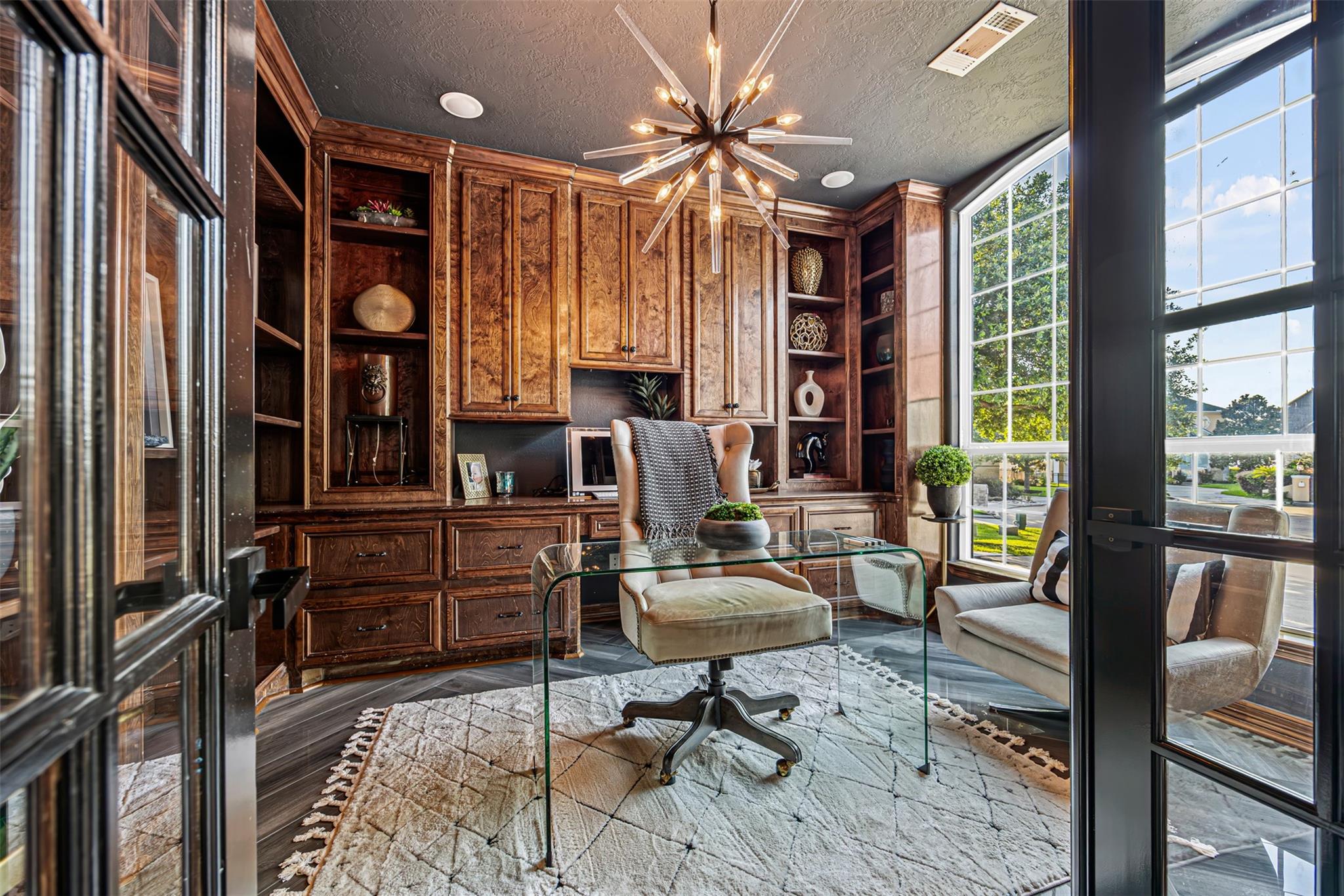 12345 White Oak Point