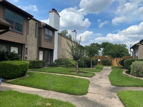 Condo For Rent - 2601 S Braeswood Boulevard #403<br/> Houston, TX 77025