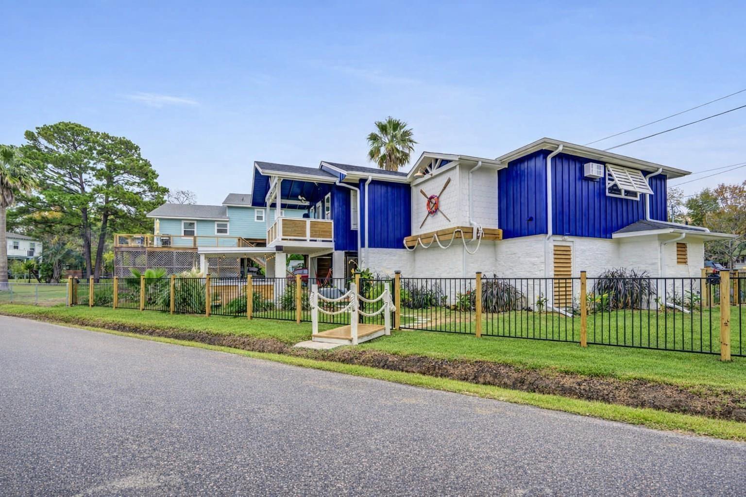 2108 Knollwood Street
