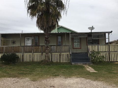 Photo of 1404 E Bayshore Drive #B, Dickinson, TX 77539 (MLS # 832771)