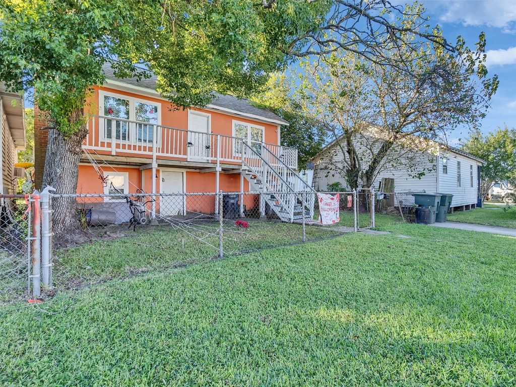 Photo of 4323 Avenue R 1/2, Galveston, TX 77550 (MLS # 10277874)