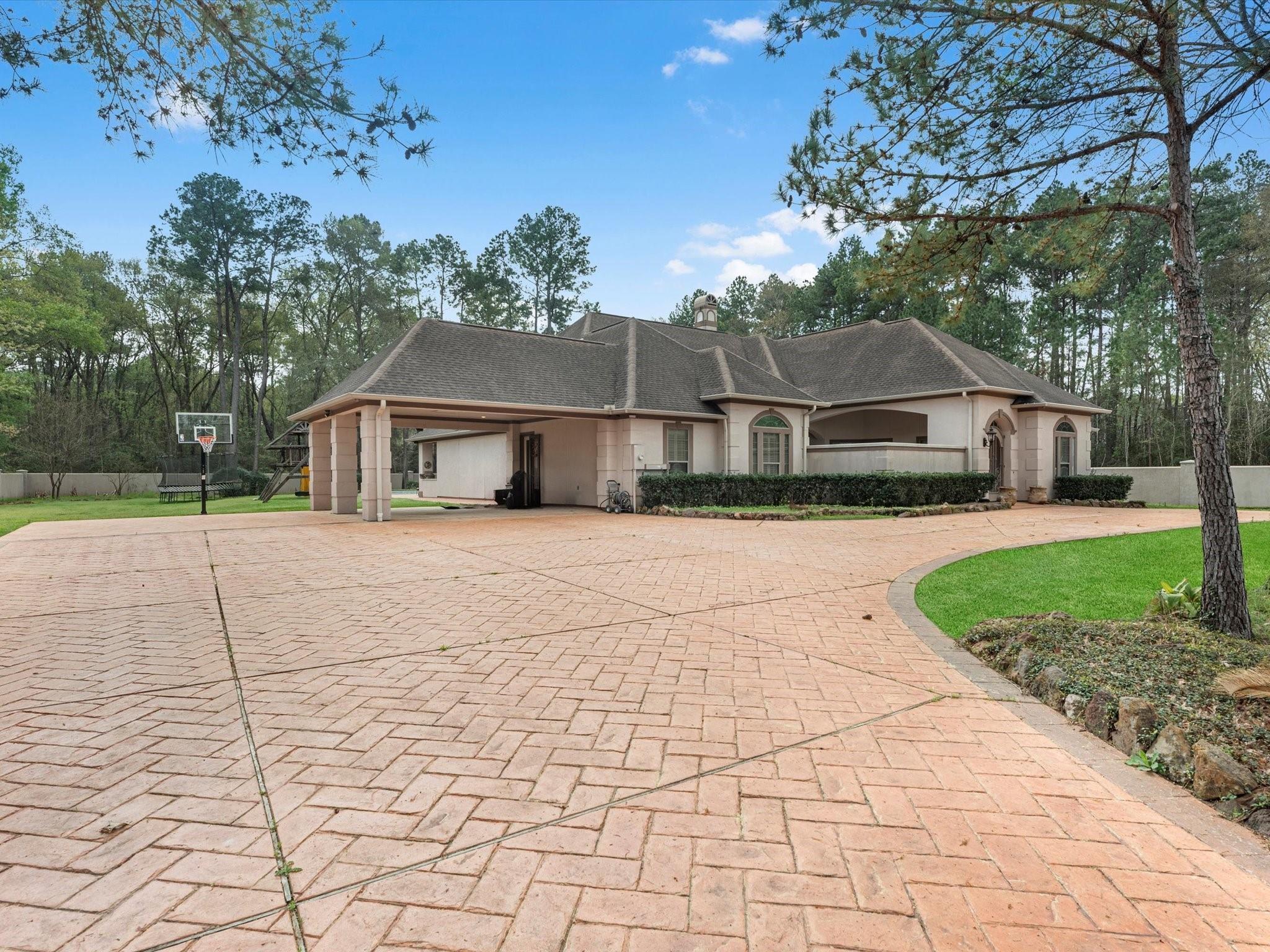 19652 Riverwalk Drive