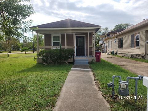 Photo of 703 N Avenue B, Freeport, TX 77541 (MLS # 83122677)