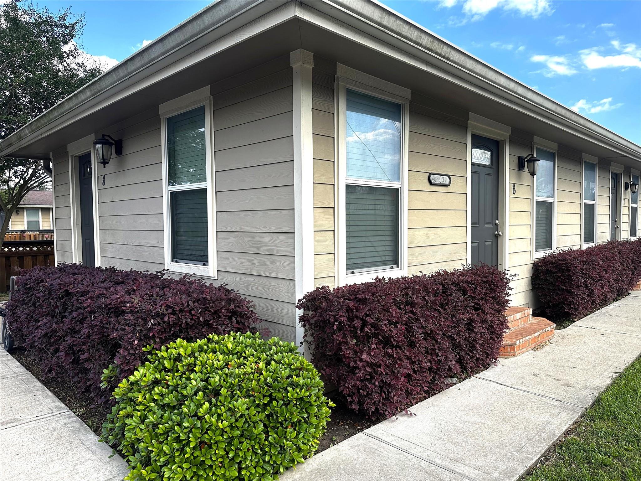 507 Houston Street 8
