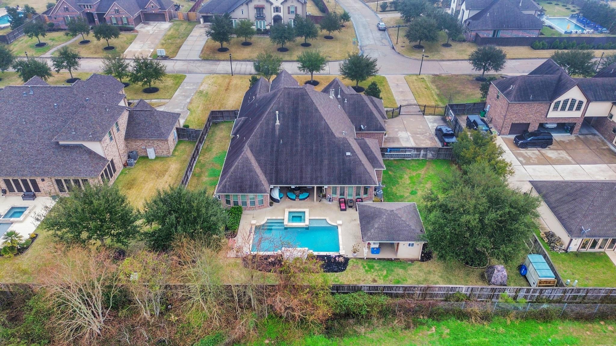 17819 Country Cove