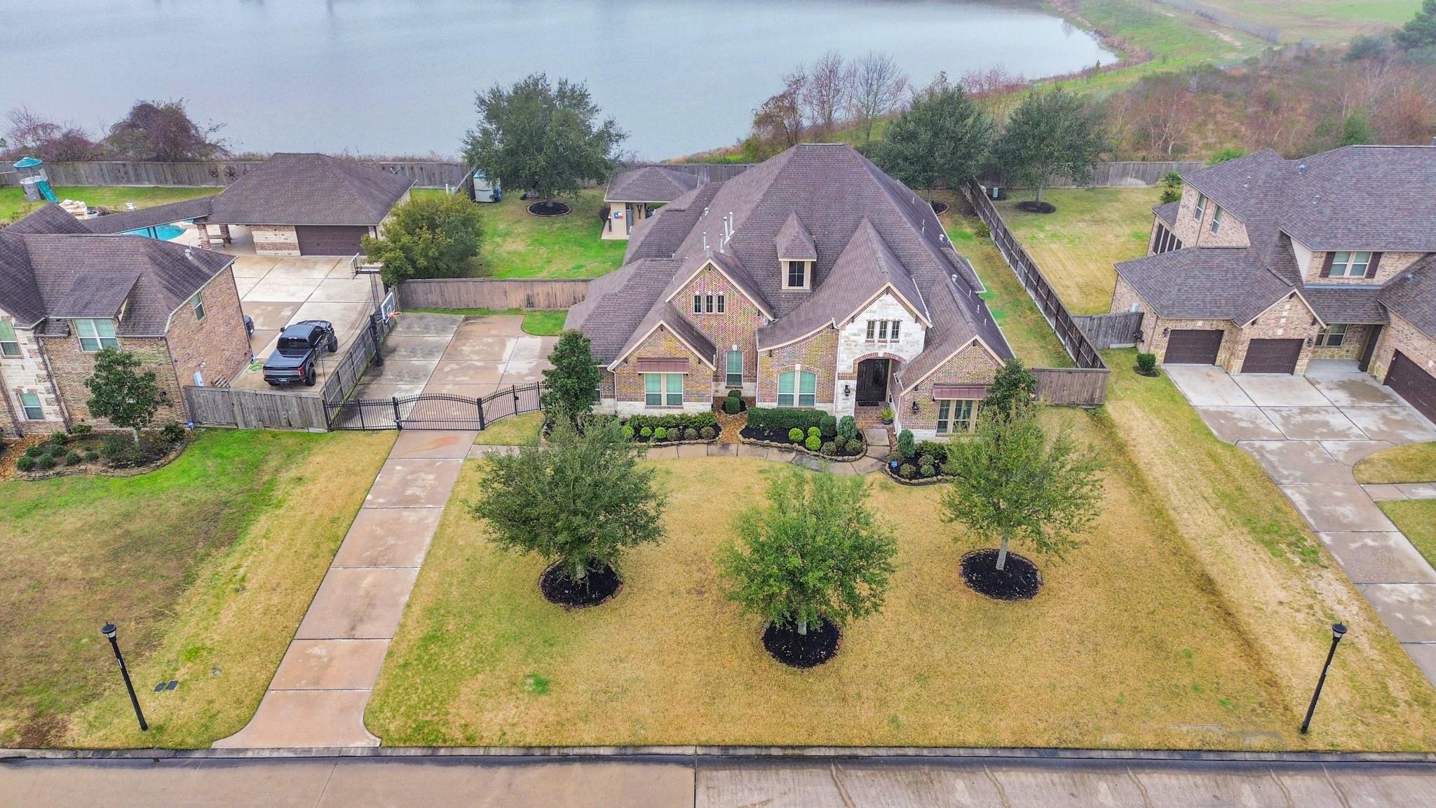 17819 Country Cove