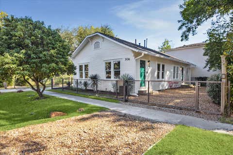 Homes For Rent - 306 E 12th Street<br/> Houston, TX 77008