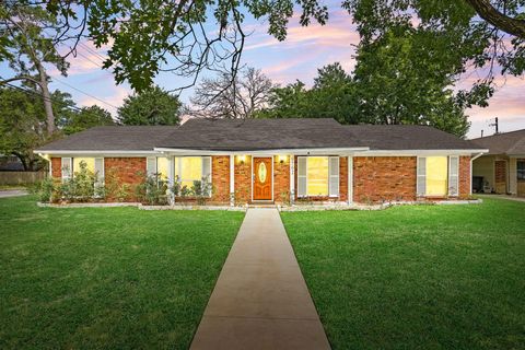 Photo of 9762 Tappenbeck Drive, Houston, TX 77055 (MLS # 76208746)