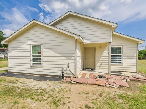 Photo of 2335 Neches Street, Beaumont, TX 77701 (MLS # 29973207)