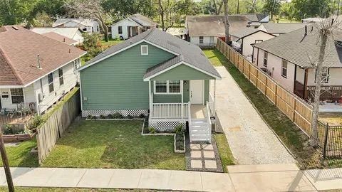 Photo of 7926 Hudson Street, Houston, TX 77012 (MLS # 35463968)