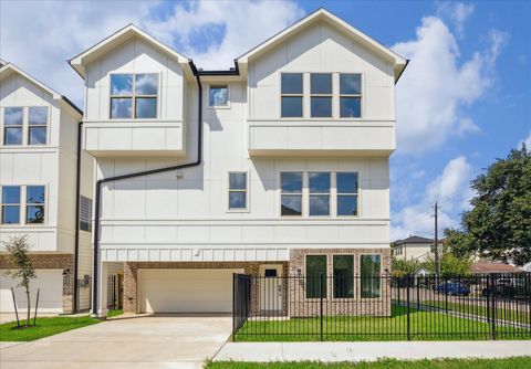 Photo of 1605 Roy Street, Houston, TX 77007 (MLS # 33526293)