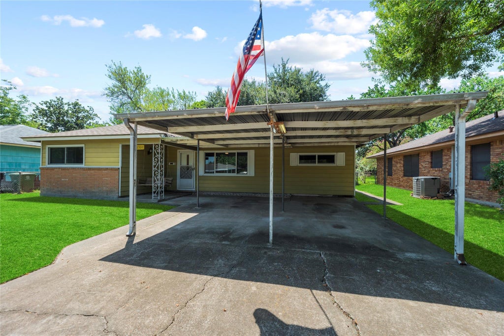 Photo of 12306 Palmbeach Street, Houston, TX 77034 (MLS # 69445457)