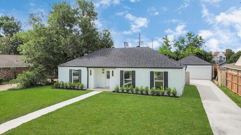 Photo of 6249 Locke Lane, Houston, TX 77057 (MLS # 16487383)