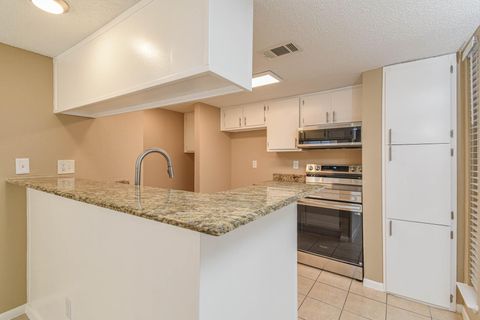 Photo of 260 El Dorado Boulevard #811, Houston, TX 77598 (MLS # 34415679) Photo of 260 El Dorado Boulevard #811, Houston, TX 77598 (MLS # 34415679)