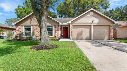 Homes For Sale - 2618 Knoxville Drive<br/> Galveston County, League City, TX 77573