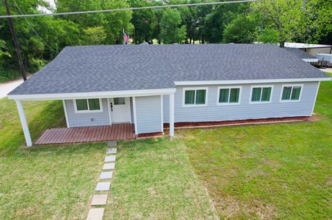 Photo of 690 N Barbee Street, Lovelady, TX 75851 (MLS # 32138263)