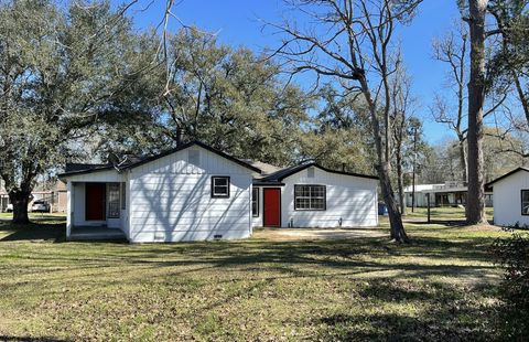 Homes For Sale - 104 County Road 2401<br/> Hull, TX 77564