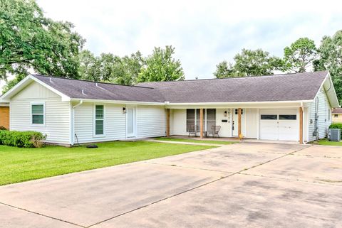 Photo of 1411 N 17th Street, Nederland, TX 77627 (MLS # 81013654)