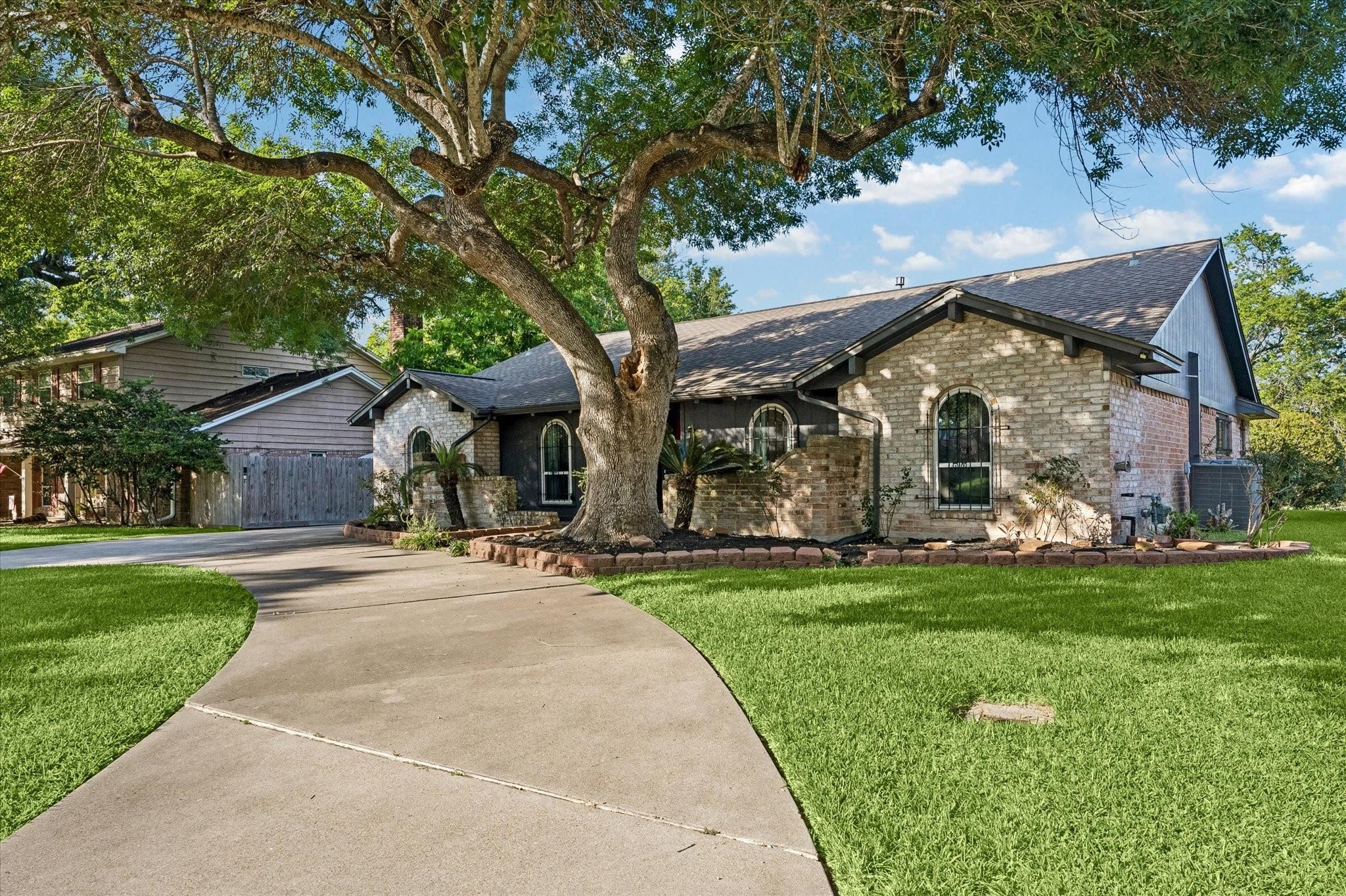 306 Lafayette Lane