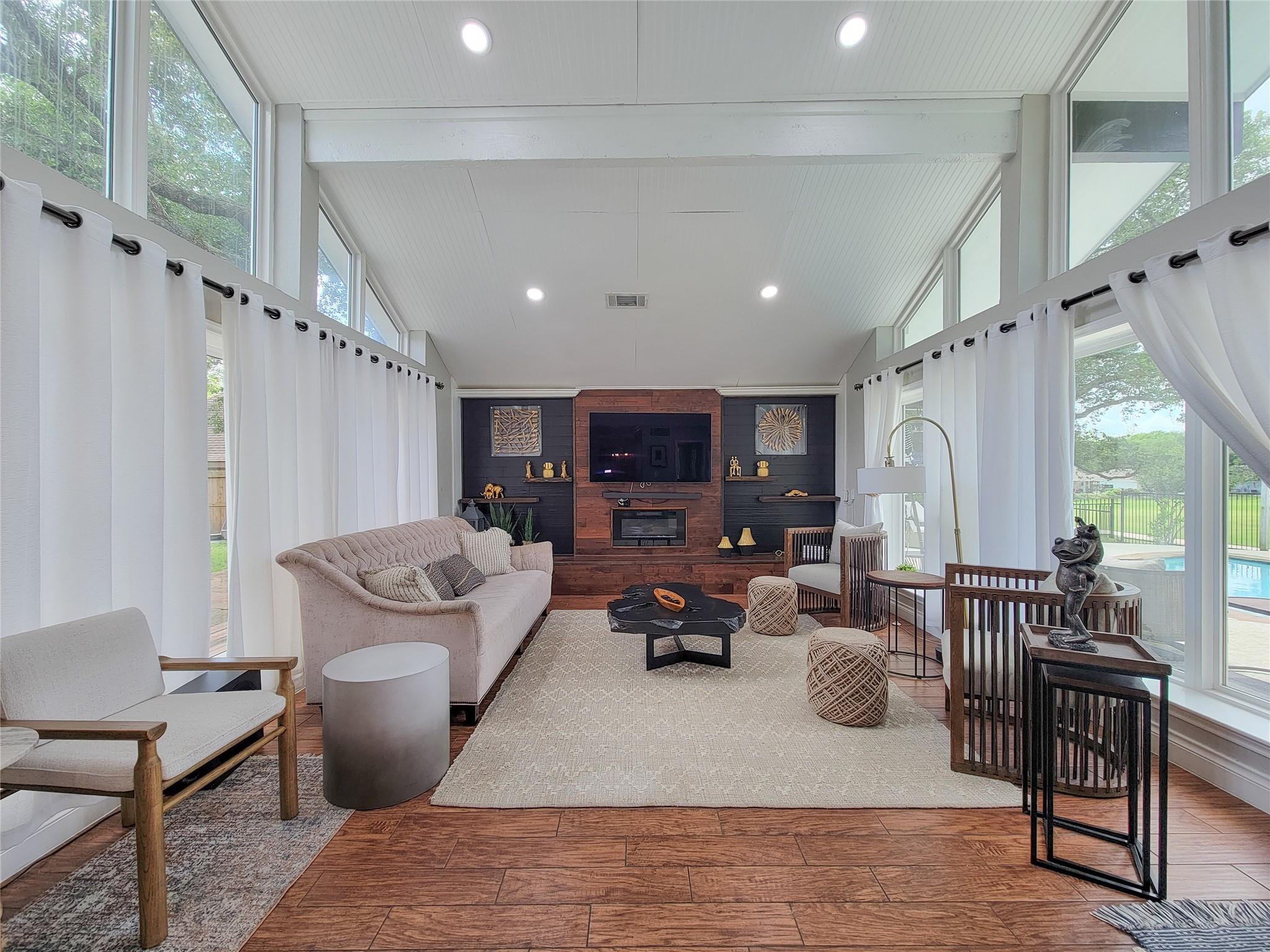 4026 Greenbriar Drive