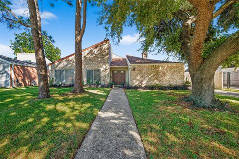 Photo of 7211 Las Brisas Dr Dr, Houston, TX 77083 (MLS # 16677978) Photo of 7211 Las Brisas Dr Dr, Houston, TX 77083 (MLS # 16677978)