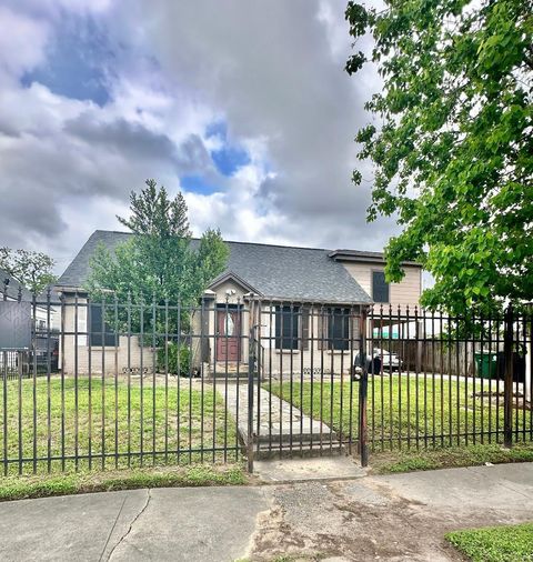 Photo of 2007 Rosewood Street, Houston, TX 77004 (MLS # 93870412)