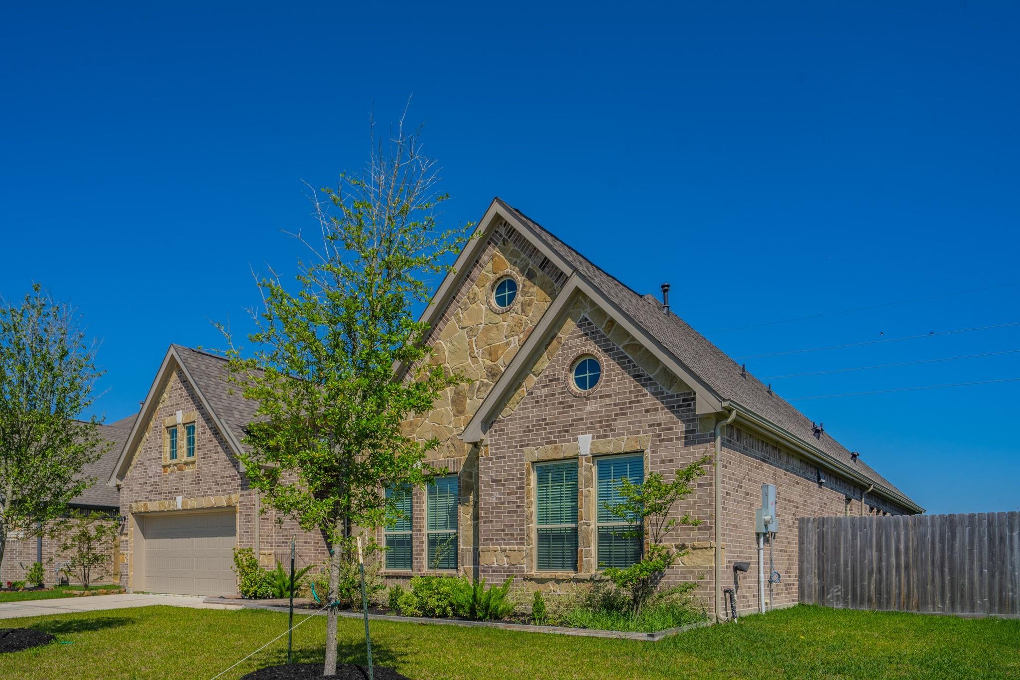 11903 Oakwood Dr