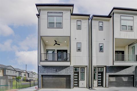 Photo of 1913 Hoskins Drive #B, Houston, TX 77080 (MLS # 45139984)