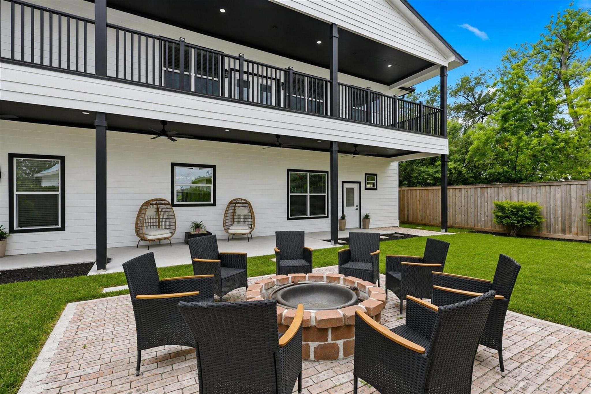 Houston, Texas, 77055, United States, 5 Bedrooms Bedrooms, ,5 BathroomsBathrooms,Residential,Active,2045384